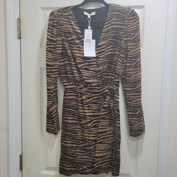 Wayf Mylene Tiger Stripe Print Velvet Wrap Front Vneck Minidress - Picture 8 of 9
